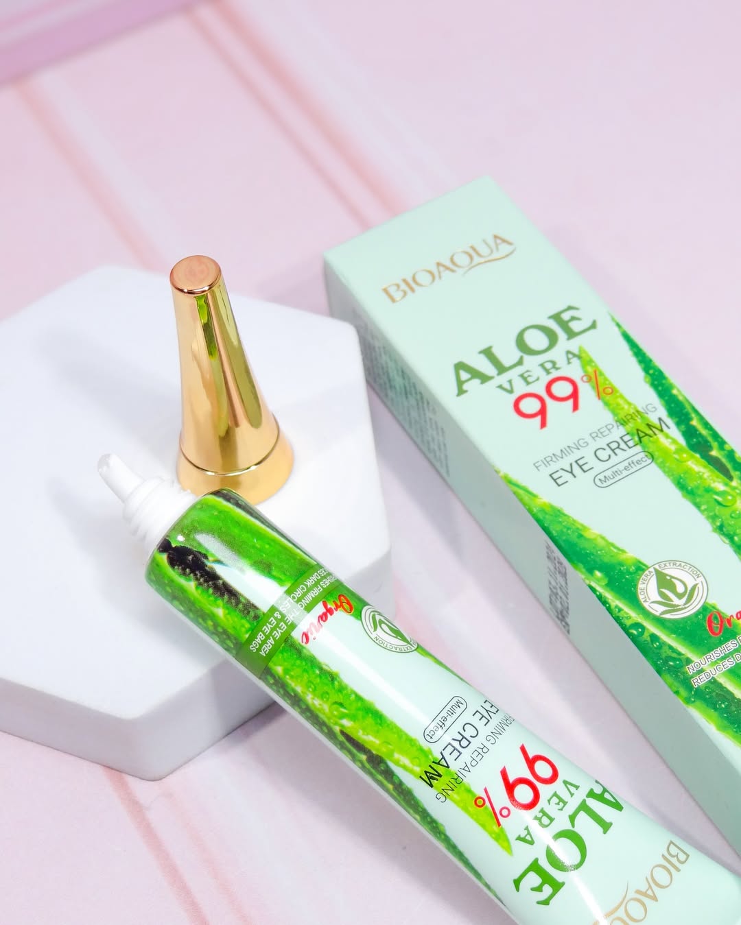 Contorno de Ojos Reparador y Reafirmante con 99% de Aloe Vera